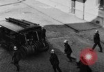 Immagine di Motore fire sedan Parigi Francia, 1930, secondo 16 filmato di repertorio 65675054960