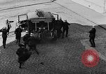 Immagine di Motore fire sedan Parigi Francia, 1930, secondo 17 filmato di repertorio 65675054960