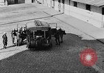 Immagine di Motore fire sedan Parigi Francia, 1930, secondo 19 filmato di repertorio 65675054960