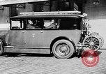 Immagine di Motore fire sedan Parigi Francia, 1930, secondo 25 filmato di repertorio 65675054960