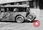 Immagine di Motore fire sedan Parigi Francia, 1930, secondo 26 filmato di repertorio 65675054960