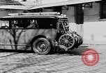 Immagine di Motore fire sedan Parigi Francia, 1930, secondo 27 filmato di repertorio 65675054960
