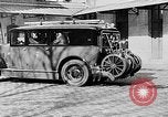 Immagine di Motore fire sedan Parigi Francia, 1930, secondo 28 filmato di repertorio 65675054960