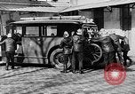 Immagine di Motore fire sedan Parigi Francia, 1930, secondo 33 filmato di repertorio 65675054960