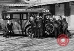 Immagine di Motore fire sedan Parigi Francia, 1930, secondo 35 filmato di repertorio 65675054960