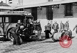 Immagine di Motore fire sedan Parigi Francia, 1930, secondo 41 filmato di repertorio 65675054960