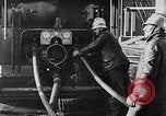 Immagine di Motore fire sedan Parigi Francia, 1930, secondo 60 filmato di repertorio 65675054960