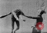 Image devil dancing Madras Inde, 1930, de la seconde 50 séquences d'archives historiques vidéo 65675054962