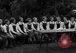 Immagine di La scuola per il canile-cameriere Haslemere Inghilterra, 1930, secondo 8 filmato di repertorio 65675054967