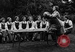 Immagine di La scuola per il canile-cameriere Haslemere Inghilterra, 1930, secondo 12 filmato di repertorio 65675054967