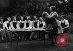 Immagine di La scuola per il canile-cameriere Haslemere Inghilterra, 1930, secondo 14 filmato di repertorio 65675054967