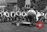 Immagine di La scuola per il canile-cameriere Haslemere Inghilterra, 1930, secondo 29 filmato di repertorio 65675054967