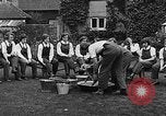 Immagine di La scuola per il canile-cameriere Haslemere Inghilterra, 1930, secondo 31 filmato di repertorio 65675054967