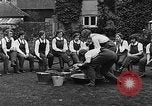 Immagine di La scuola per il canile-cameriere Haslemere Inghilterra, 1930, secondo 32 filmato di repertorio 65675054967