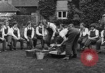 Immagine di La scuola per il canile-cameriere Haslemere Inghilterra, 1930, secondo 33 filmato di repertorio 65675054967