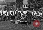 Immagine di La scuola per il canile-cameriere Haslemere Inghilterra, 1930, secondo 35 filmato di repertorio 65675054967