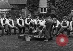 Immagine di La scuola per il canile-cameriere Haslemere Inghilterra, 1930, secondo 38 filmato di repertorio 65675054967