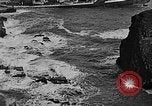Immagine di nave a riva dalla nebbia Collieston Scozia Scotland, 1930, secondo 11 filmato di repertorio 65675054968