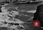 Immagine di nave a riva dalla nebbia Collieston Scozia Scotland, 1930, secondo 12 filmato di repertorio 65675054968