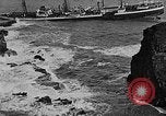 Immagine di nave a riva dalla nebbia Collieston Scozia Scotland, 1930, secondo 13 filmato di repertorio 65675054968