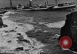 Immagine di nave a riva dalla nebbia Collieston Scozia Scotland, 1930, secondo 14 filmato di repertorio 65675054968