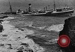 Immagine di nave a riva dalla nebbia Collieston Scozia Scotland, 1930, secondo 16 filmato di repertorio 65675054968