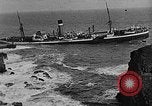 Immagine di nave a riva dalla nebbia Collieston Scozia Scotland, 1930, secondo 19 filmato di repertorio 65675054968