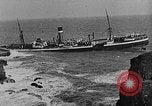 Immagine di nave a riva dalla nebbia Collieston Scozia Scotland, 1930, secondo 21 filmato di repertorio 65675054968