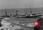 Immagine di nave a riva dalla nebbia Collieston Scozia Scotland, 1930, secondo 24 filmato di repertorio 65675054968