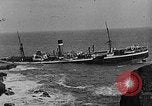 Immagine di nave a riva dalla nebbia Collieston Scozia Scotland, 1930, secondo 25 filmato di repertorio 65675054968