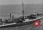Immagine di nave a riva dalla nebbia Collieston Scozia Scotland, 1930, secondo 26 filmato di repertorio 65675054968