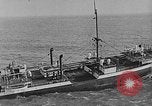 Immagine di nave a riva dalla nebbia Collieston Scozia Scotland, 1930, secondo 28 filmato di repertorio 65675054968