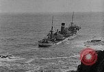 Immagine di nave a riva dalla nebbia Collieston Scozia Scotland, 1930, secondo 55 filmato di repertorio 65675054968