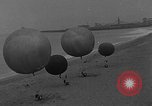 Image les ballons à air chaud Venice Beach Los Angeles California USA, 1930, de la seconde 11 séquences d'archives historiques vidéo 65675054972