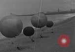 Image les ballons à air chaud Venice Beach Los Angeles California USA, 1930, de la seconde 12 séquences d'archives historiques vidéo 65675054972