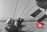 Image les ballons à air chaud Venice Beach Los Angeles California USA, 1930, de la seconde 19 séquences d'archives historiques vidéo 65675054972