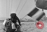 Image les ballons à air chaud Venice Beach Los Angeles California USA, 1930, de la seconde 21 séquences d'archives historiques vidéo 65675054972