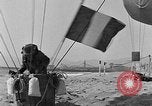 Image les ballons à air chaud Venice Beach Los Angeles California USA, 1930, de la seconde 24 séquences d'archives historiques vidéo 65675054972