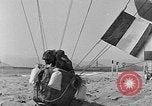 Image les ballons à air chaud Venice Beach Los Angeles California USA, 1930, de la seconde 25 séquences d'archives historiques vidéo 65675054972