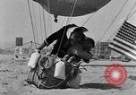 Image les ballons à air chaud Venice Beach Los Angeles California USA, 1930, de la seconde 32 séquences d'archives historiques vidéo 65675054972