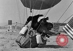 Image les ballons à air chaud Venice Beach Los Angeles California USA, 1930, de la seconde 33 séquences d'archives historiques vidéo 65675054972