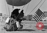 Image les ballons à air chaud Venice Beach Los Angeles California USA, 1930, de la seconde 35 séquences d'archives historiques vidéo 65675054972