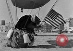 Image les ballons à air chaud Venice Beach Los Angeles California USA, 1930, de la seconde 36 séquences d'archives historiques vidéo 65675054972