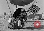 Image les ballons à air chaud Venice Beach Los Angeles California USA, 1930, de la seconde 37 séquences d'archives historiques vidéo 65675054972