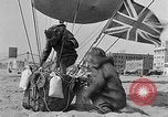 Image les ballons à air chaud Venice Beach Los Angeles California USA, 1930, de la seconde 39 séquences d'archives historiques vidéo 65675054972