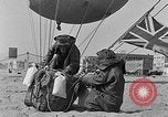 Image les ballons à air chaud Venice Beach Los Angeles California USA, 1930, de la seconde 41 séquences d'archives historiques vidéo 65675054972