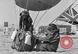 Image les ballons à air chaud Venice Beach Los Angeles California USA, 1930, de la seconde 42 séquences d'archives historiques vidéo 65675054972