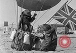 Image les ballons à air chaud Venice Beach Los Angeles California USA, 1930, de la seconde 43 séquences d'archives historiques vidéo 65675054972