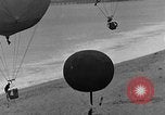 Image les ballons à air chaud Venice Beach Los Angeles California USA, 1930, de la seconde 49 séquences d'archives historiques vidéo 65675054972