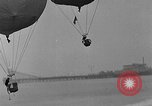 Image les ballons à air chaud Venice Beach Los Angeles California USA, 1930, de la seconde 51 séquences d'archives historiques vidéo 65675054972